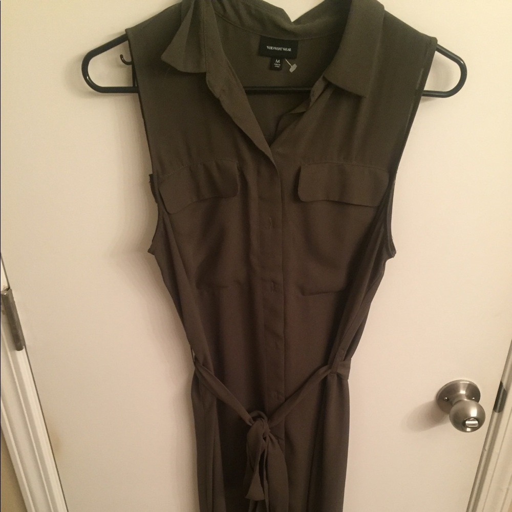 LAST WEEK Olive green collared dress with slit